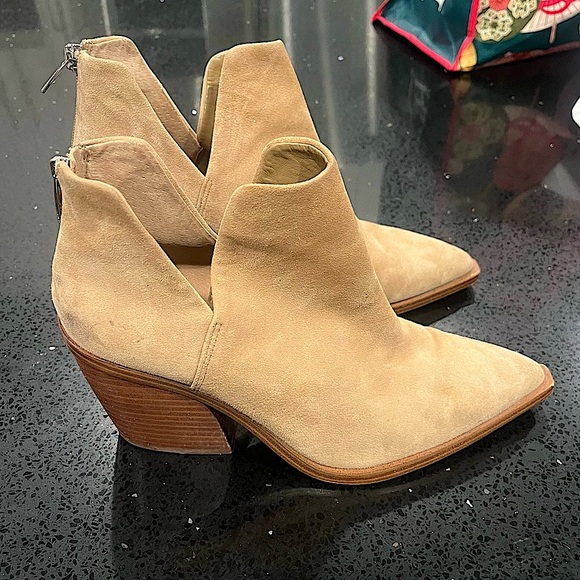 Vince Camuto Gigietta Suede Leather Block Heel Bootie - Picture 3 of 16